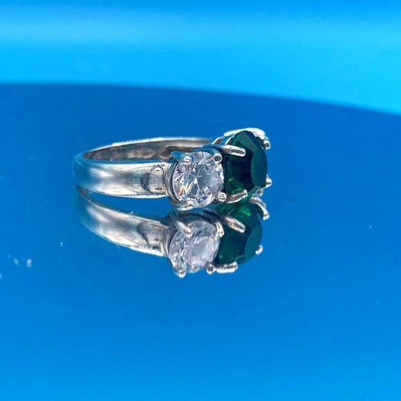 Vintage Sterling Silver and Cubic Zirconia Ring - Picture 4 of 10